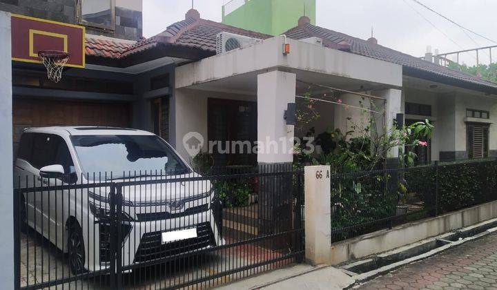 Rumah 2 Lantai Semi Furnished Siap Huni Strategis Kondisi Bagus 2