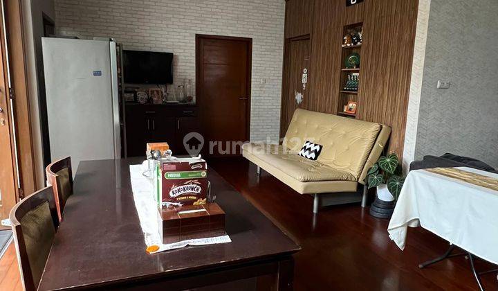 Rumah 2 Lantai Semi Furnished Siap Huni Strategis Kondisi Bagus 2