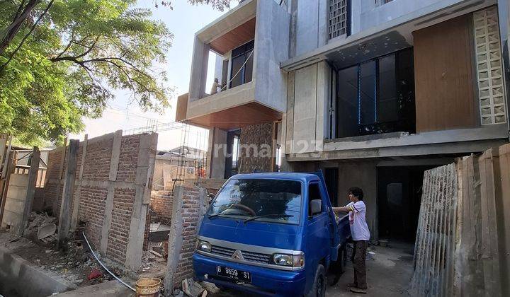 Rumah Mewah 3 Lantai Bebas Banjir dalam Tahap Pembangunan 2