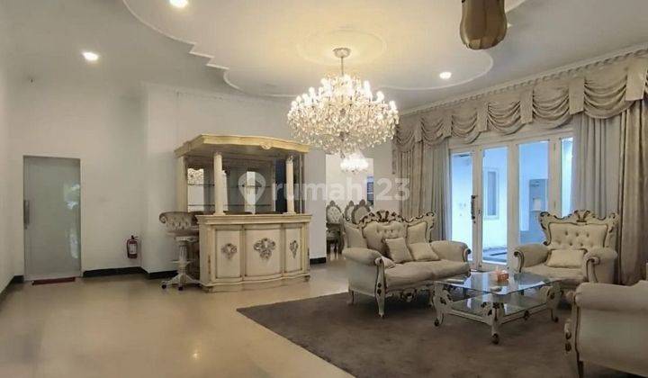 Rumah Mewah Versace Style Furnished Sudah Renovasi + Kolam Renang 2