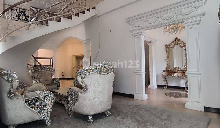 Rumah Mewah Versace Style Furnished Sudah Renovasi + Kolam Renang 2