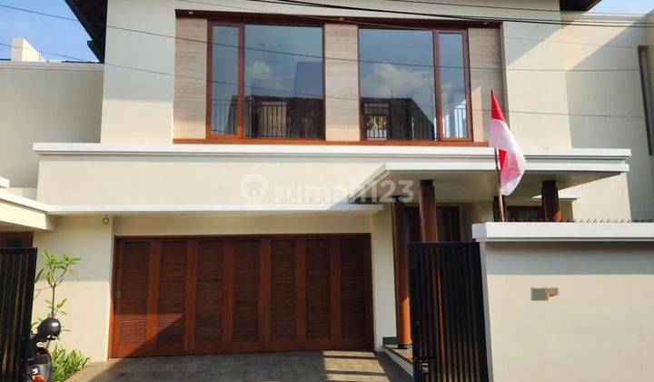 Rumah Mewah Shm 2 Lantai Semi Furnished + Kolam Renang Strategis 1