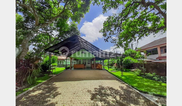 Villa Kota Bunga Puncak SHM Luas dengan Kolam Renang Bebas Banjir