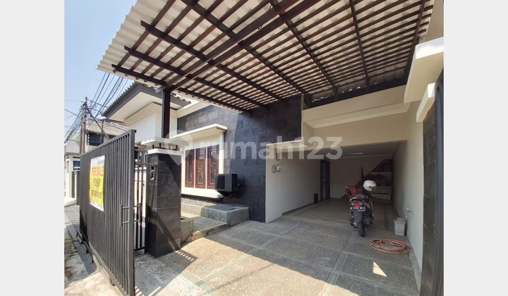 Nice SHM House 2 Floors Semi Furnished Ready to Live in MPR Complex 2