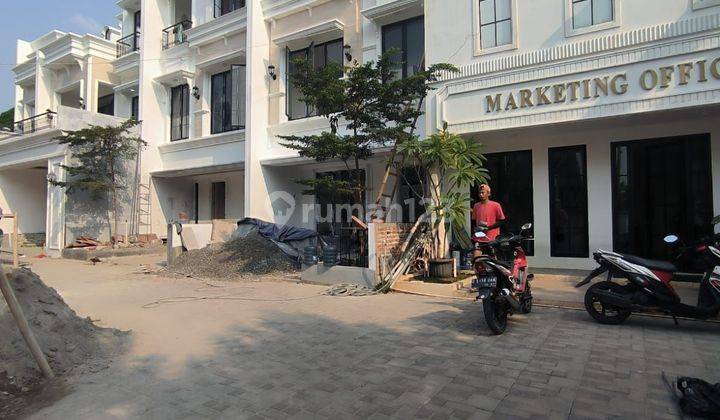 Rumah Townhouse Baru 4 Lantai Dengan Rooftop Strategis Siap Huni 2