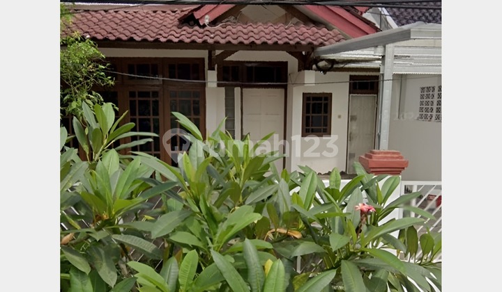 Renovated Cibubur House Ready to Occupancy Free AC Water Heater Near LRT