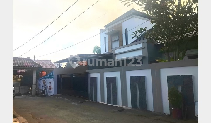 Jatiwaringin Asri House, Spacious, Furnished, Flood-Free, Near Toll Road and LRT.