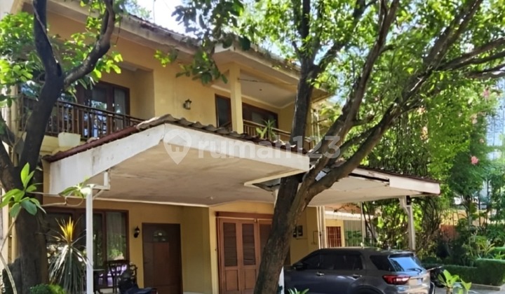 Rumah Bagus 3 Lantai Murah Semi Furnished Siap Huni Bebas Banjir