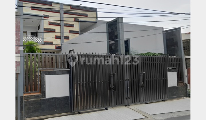 New Johar House with SHM (Certified Title), Flood-Free, Near Commuter Train, Busway Stop, Campus