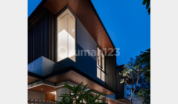 Rumah Mewah Kemang Baru 2 Lantai Luas Semi Furnish + Kolam Renang Rumah Mewah Kemang Baru 2 Lantai Luas Semi Furnish + Kolam Renang