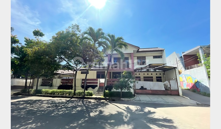 Rumah Bagus Luas Bintaro Sektor 9 SHM Semi Furnished Siap Huni