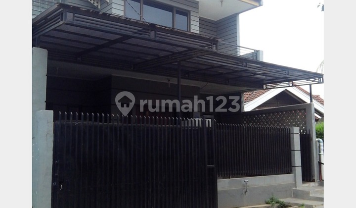 Bintaro Sector 5 House, Spacious and Green, Bonus AC and Water Heater, Close to STAN. Bintaro Sector 5 House, Spacious and Green, Bonus AC and Water Heater, Close to STAN.