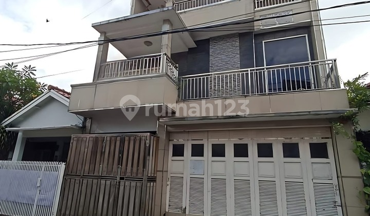 Griya Satwika Pisangan House, SHM Certificate, Needs Minor Renovation, Near UIN