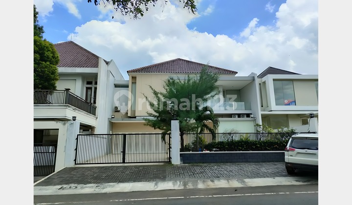 Rumah Bagus Bekas Kantor Furnished di Jalan Boulevard Kota Wisata