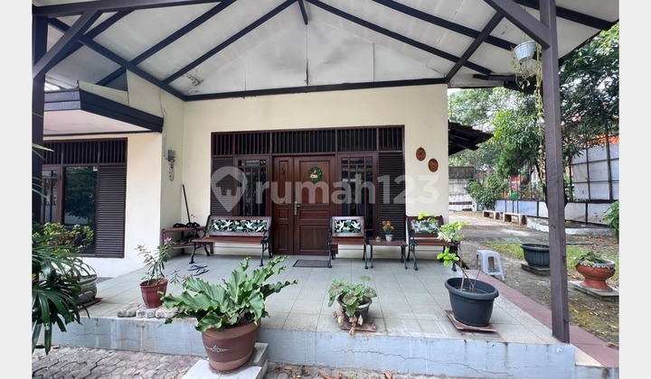 Tomang House with Spacious Yard Ready to Occupy Flood-Free Suitable for Boarding 2