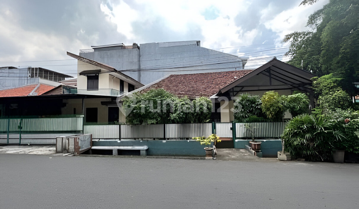 Rumah Tomang Halaman Luas Siap Huni bebas Banjir Cocok untuk Kost