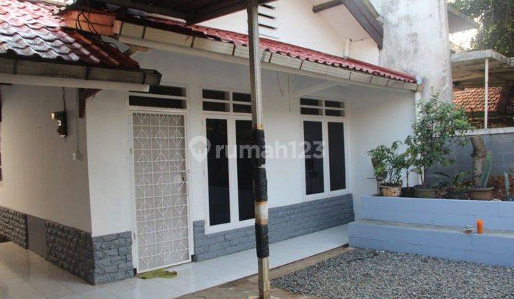 Sewa Rumah Komplek Semi Furnished Siap Huni Strategis Murah 1