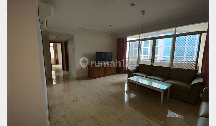 Apartemen Slipi 3 BR Luas Furnished Siap Huni Murah di Bawah NJOP 1
