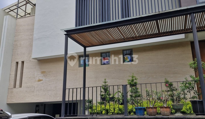Rumah Townhouse Cipete Bagus Semi Furnished dengan Kolam Renang
