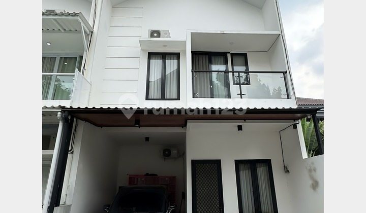 Cluster House in East Cilandak, Good 3 Floors Furnished Flood-Free Cluster House in East Cilandak, Good 3 Floors Furnished Flood-Free