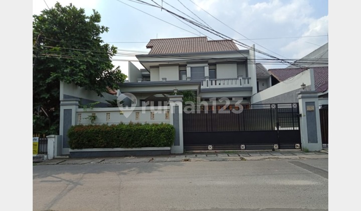 Rumah 2 Lantai Halaman Luas Siap Huni Murah Free AC Water Heater 1