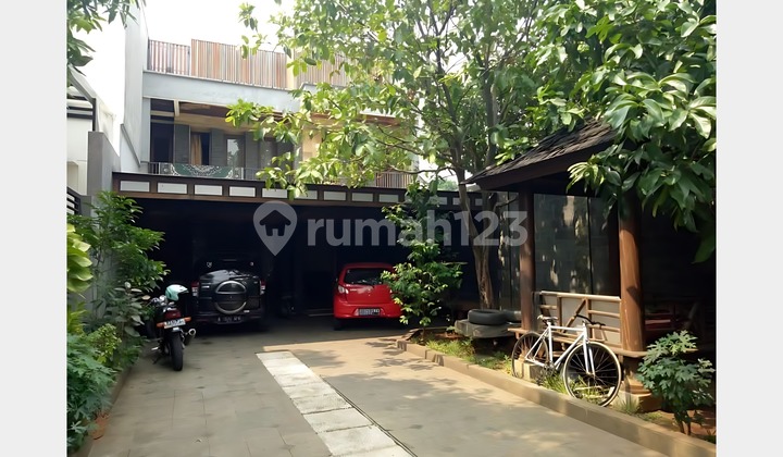 Rumah Bagus Siap Huni dengan Void & Rooftop Dekat MRT Lebak Bulus