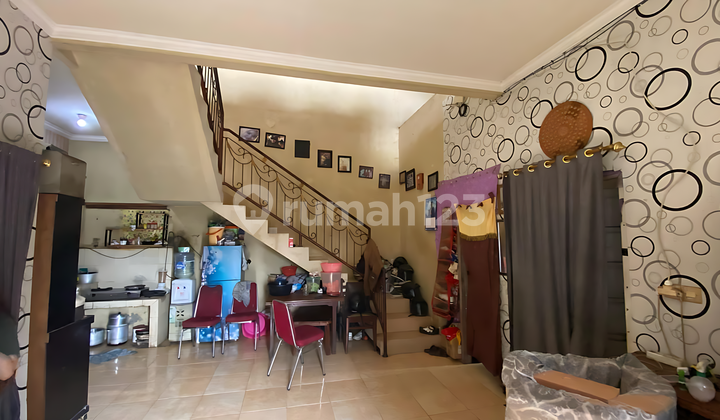 Rumah Tirtajaya 2 Lantai Butuh Minim Renovasi Dekat Stasiun Depok