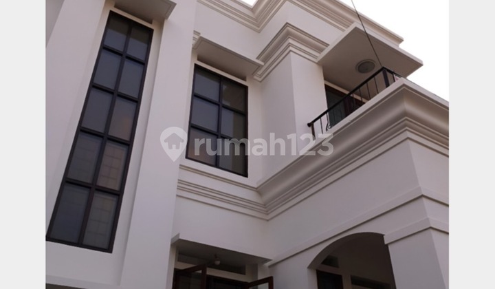 Rumah Lebak Bulus Baru Terenovasi Siap Huni dengan Taman Belakang 2