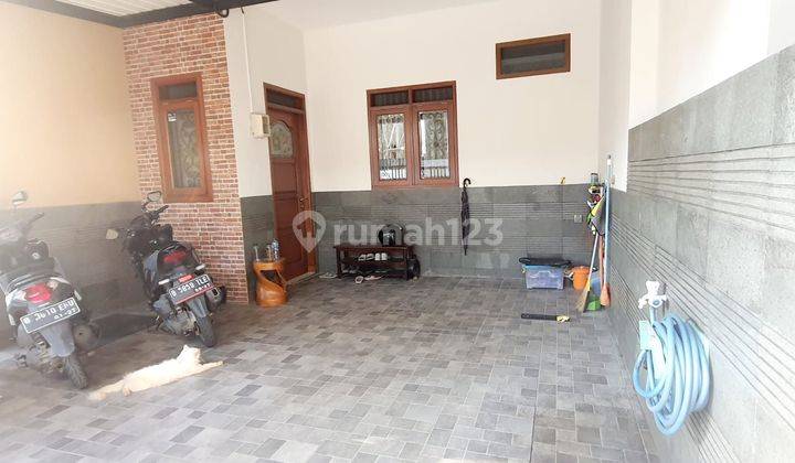 Rumah Bagus 2 Lantai Semi Furnished Bebas Banjir Dekat Tol Jorr 2