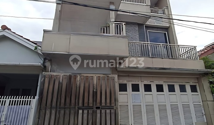 Rumah Komplek Griya Satwika Ciputat Timur Butuh Minim Renovasi 2