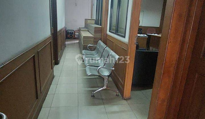 Sewa Ruko/Rukan HGB 4 Lantai Semi Furnished Lokasi Strategis 2