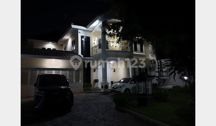 Luxurious Bintaro Sector 3 House with Spacious Yard, Ready to Occupy, Flood-Free
