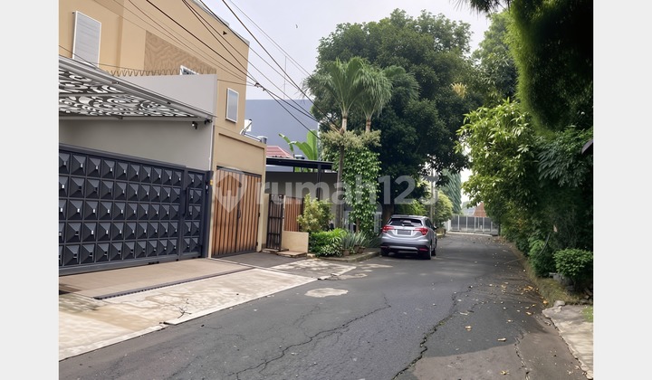 Rumah Bagus Bintaro Sektor 3 Luas Siap Huni dengan Kolam Renang