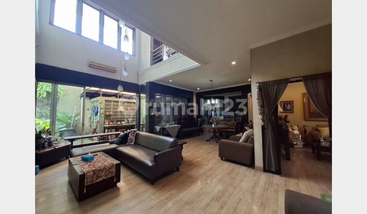 Rumah Bagus 3,5 Lantai Semi Furnished Dekat Bandara Pondok Cabe