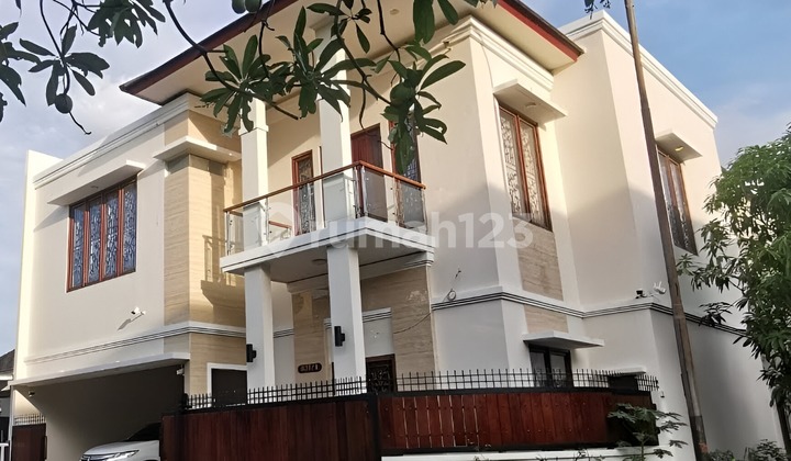 Rumah Bagus Banjar Wijaya 3 Lantai Siap Huni dengan Kolam Renang