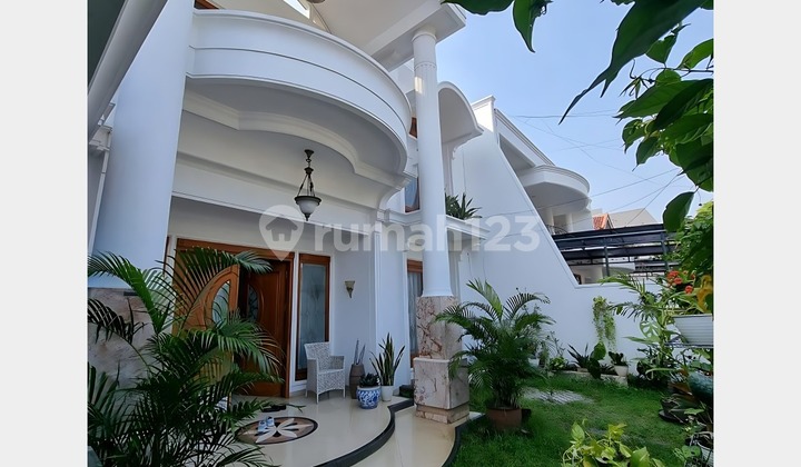 Rumah Bagus Bintaro Sektor 3 Semi Furnished Dekat Bintaro Plaza