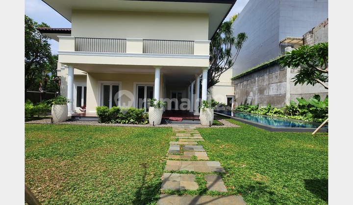 Spacious 984 m² Luxury Renovated House Ready to Occupied Near SCBD Sudirman Spacious 984 m² Luxury Renovated House Ready to Occupied Near SCBD Sudirman