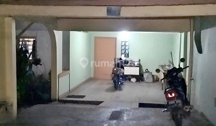 Rumah Dengan 3 Kios Murah Dekat Stasiun Pinggir Jalan Kayu Manis 2