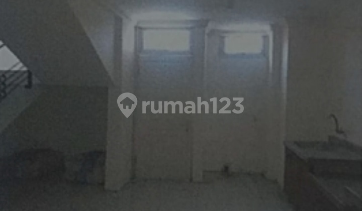 Ruko Bagus 4,5 Lantai Dijual / Disewakan di Cihampelas Bandung  2