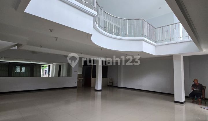 Commercial Space Suitable for Office for Rent on Mainroad Paskal