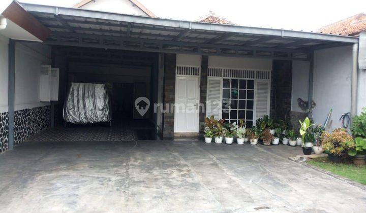 Rumah Nyaman Dengan Taman Dan Carport Luas di Jalan Utama Cimahi 2