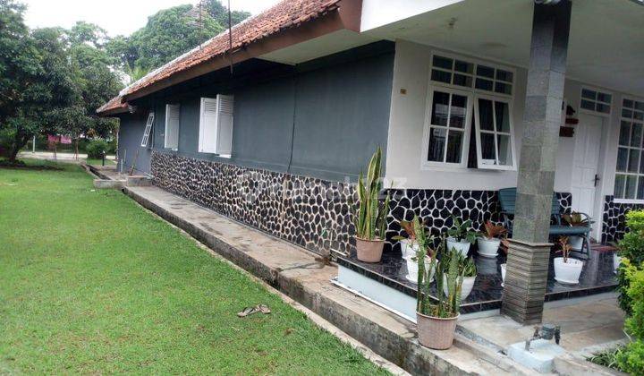 Rumah Nyaman Dengan Taman Dan Carport Luas di Jalan Utama Cimahi 1