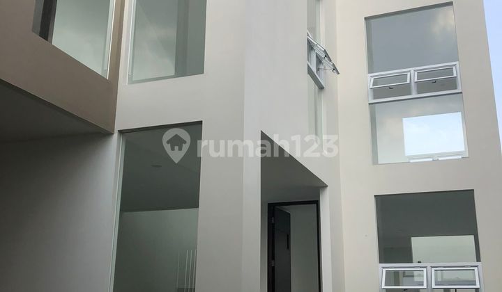 Comfortable House for Sale in Setiabudi Regency 1 Bandung