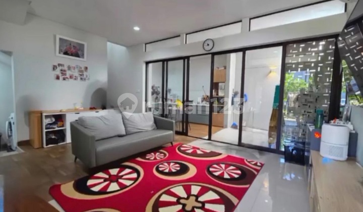 Rumah Nyaman Dijual di Summarecpn Cluster Flora Bandung