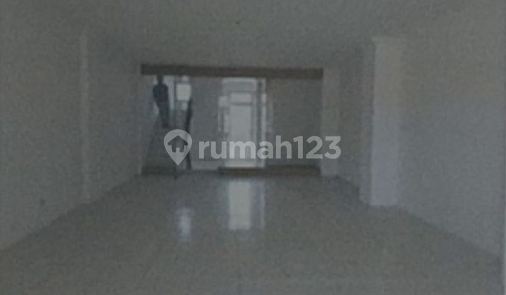 Ruko Bagus 4,5 Lantai Dijual / Disewakan di Cihampelas Bandung 