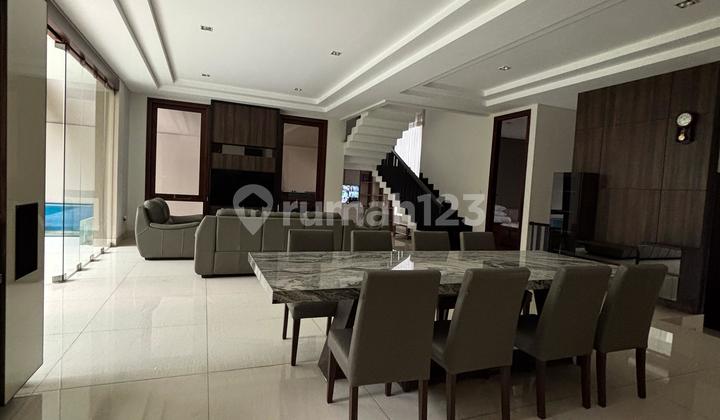 Rumah Mewah Modern Dijual di Setraduta Bandung