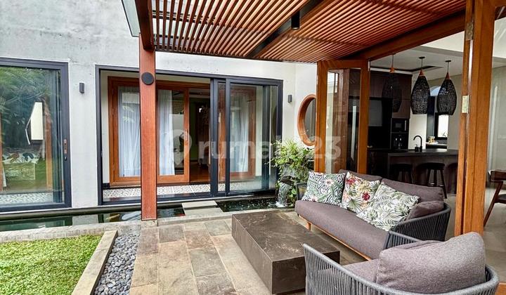 Comfortable Ready-to-Occupy House for Sale in Setiabudi Bandung Comfortable Ready-to-Occupy House for Sale in Setiabudi Bandung