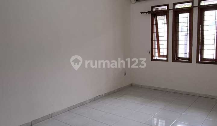 For Sale Comfortable House in Taman Holis Indah THI 2 Bandung 2