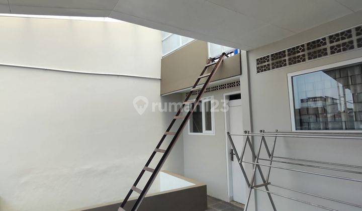 Rumah Nyaman Dengan Furnished Baru di Jalan Kembar Bandung 2