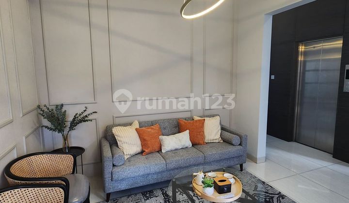 Rumah Nyaman Dengan Lift Dijual di Setrasirna Bandung